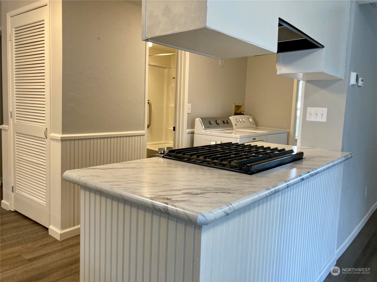 522 Centre Street La Conner, WA 98257 - Photo 13 of 30 a kitchen with a stove and a refrigerator