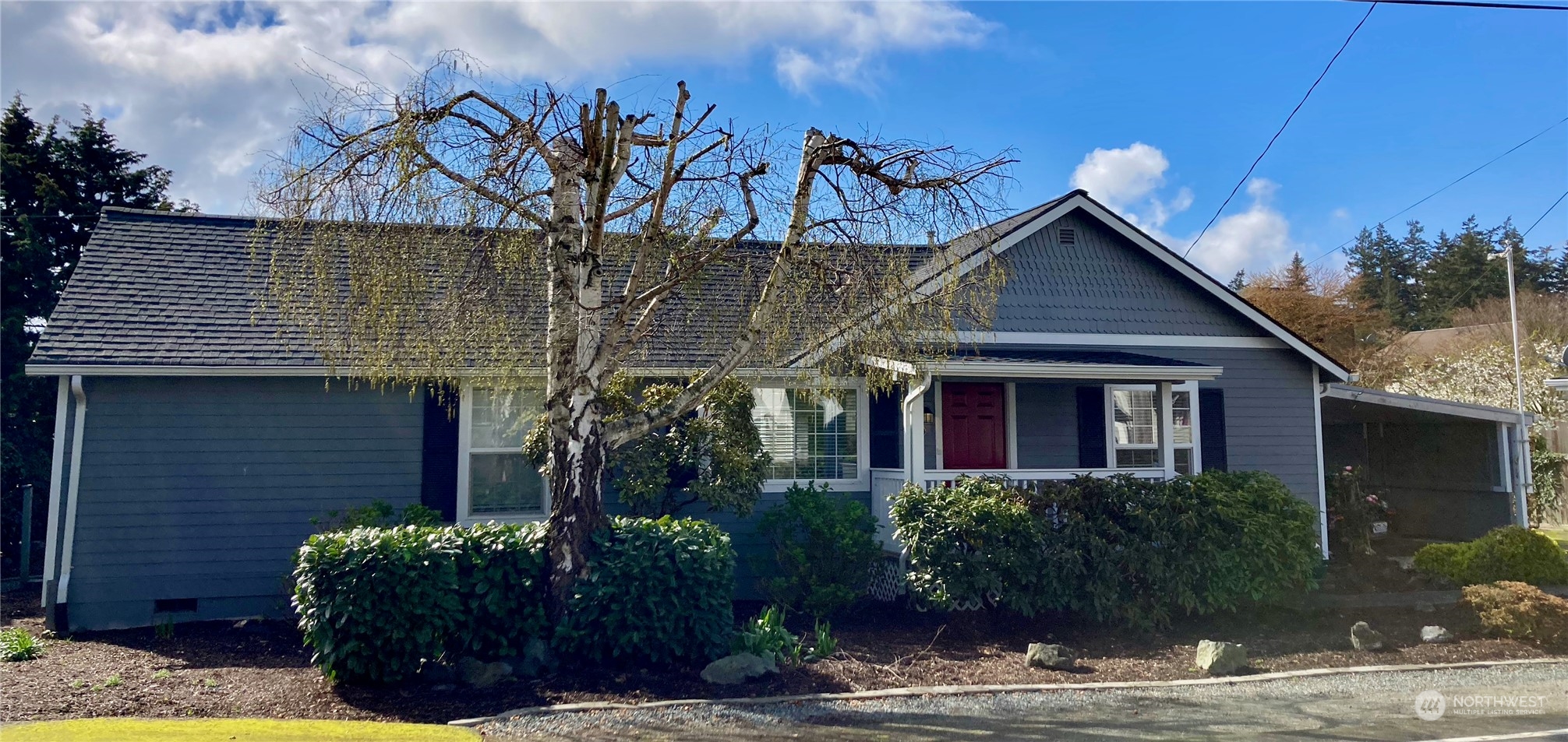 522 Centre Street La Conner, WA 98257 - Photo 2 of 30 a front view of a house with garden
