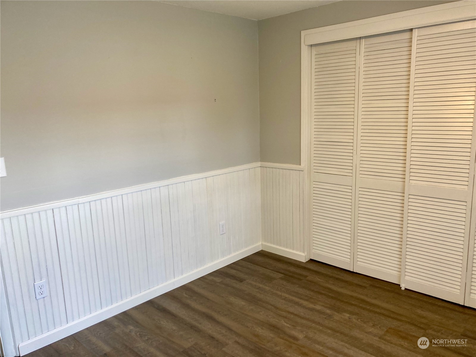 522 Centre Street La Conner, WA 98257 - Photo 21 of 30 a view of an empty room with wooden floor and a window