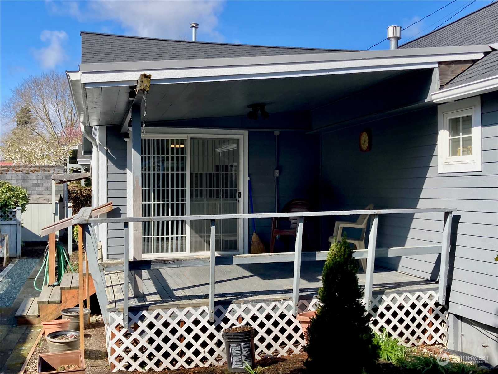 522 Centre Street La Conner, WA 98257 - Photo 30 of 30 a couple of table and chair in the balcony