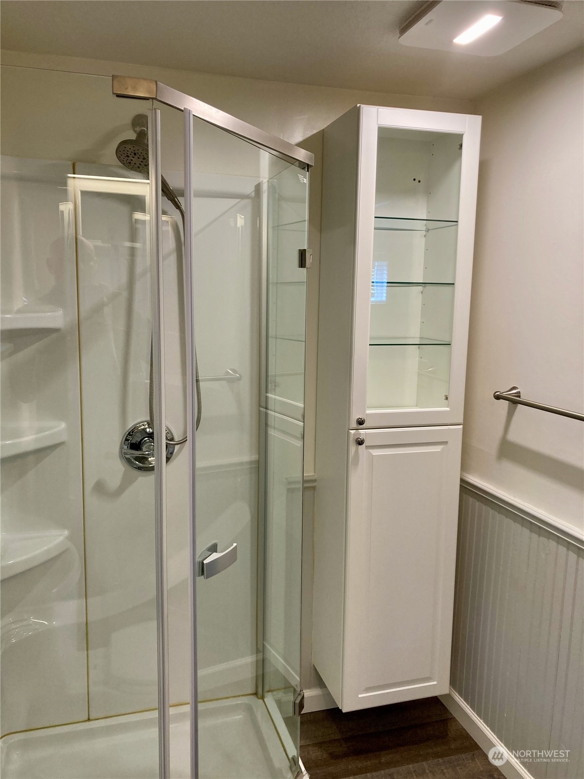 522 Centre Street La Conner, WA 98257 - Photo 10 of 30 a bathroom with a glass shower door