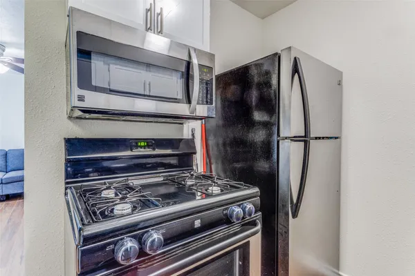 $1,250 | 2401 Manor Road, Unit 113, Austin, TX 78722