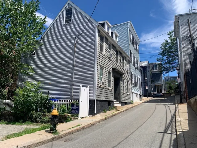 $4,400 | 10 Salem St Avenue, Unit 2, Boston, MA 02129