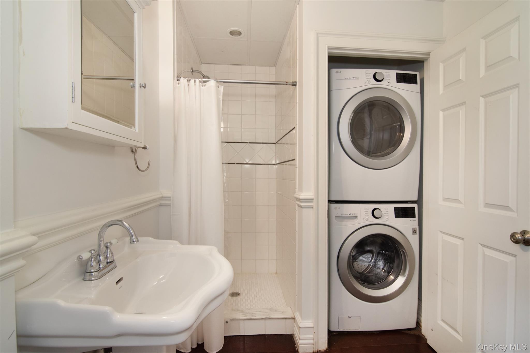 41 Sagamore Road Bronxville, NY 10708 - Photo 29 of 38 Lower level full bath with laundry