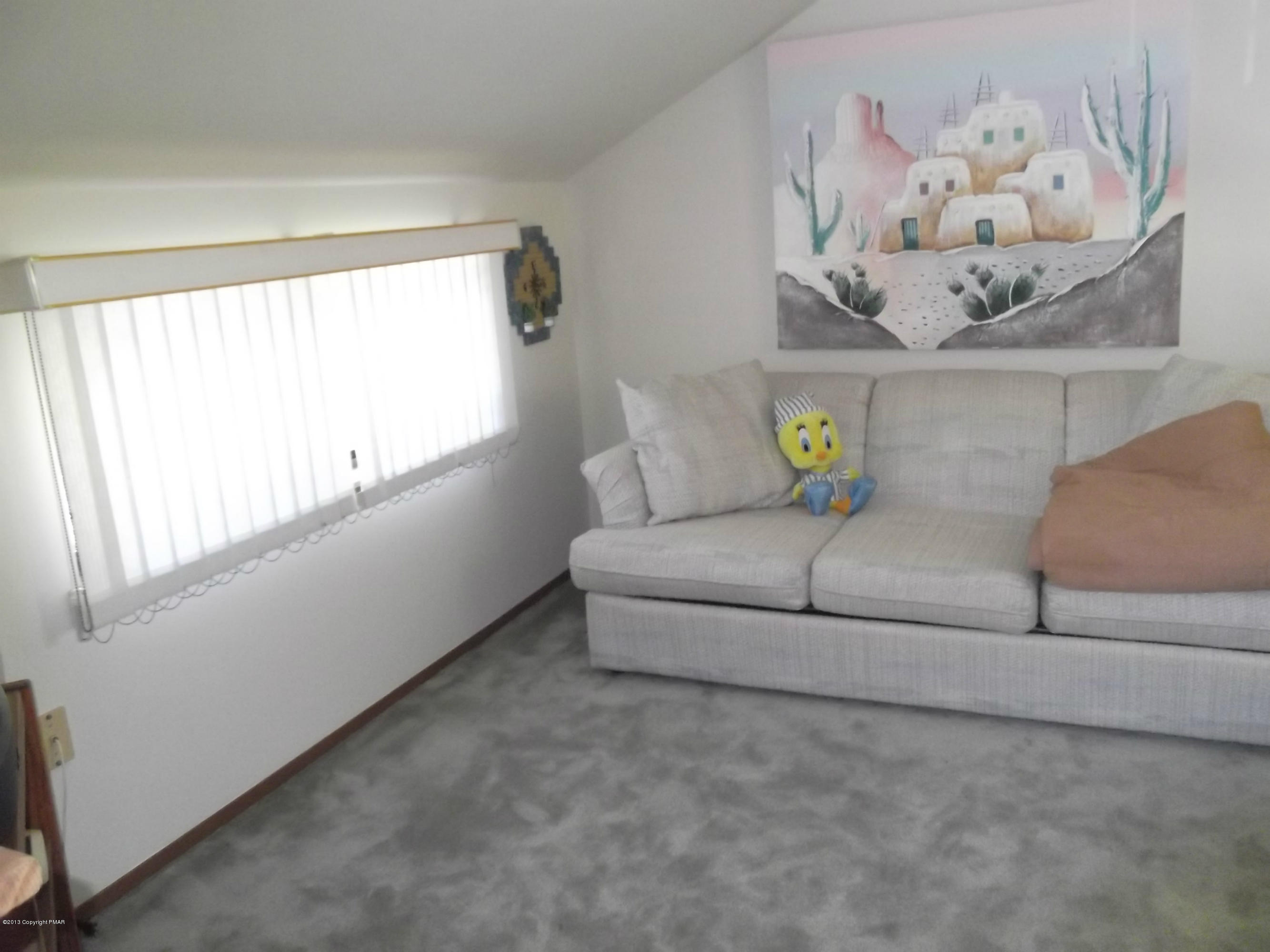 160 Stream Court Bushkill, PA 18324 - Photo 8 of 21 Loft