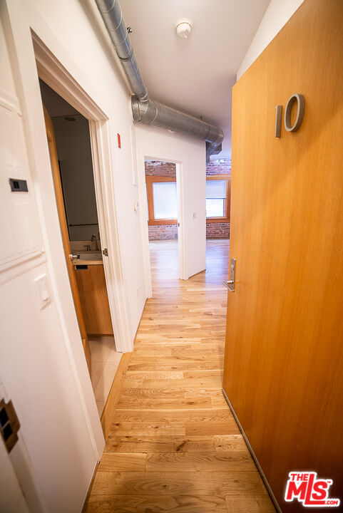 8 Brooks Avenue, Unit 10 Venice, CA 90291 - Photo 12 of 15 a view of a bathroom
