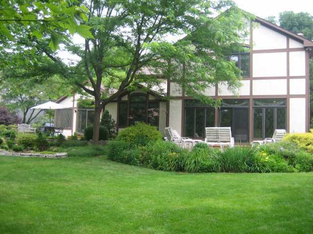 4041 Longhill Road Columbus, OH 43220 - Photo 2 of 18