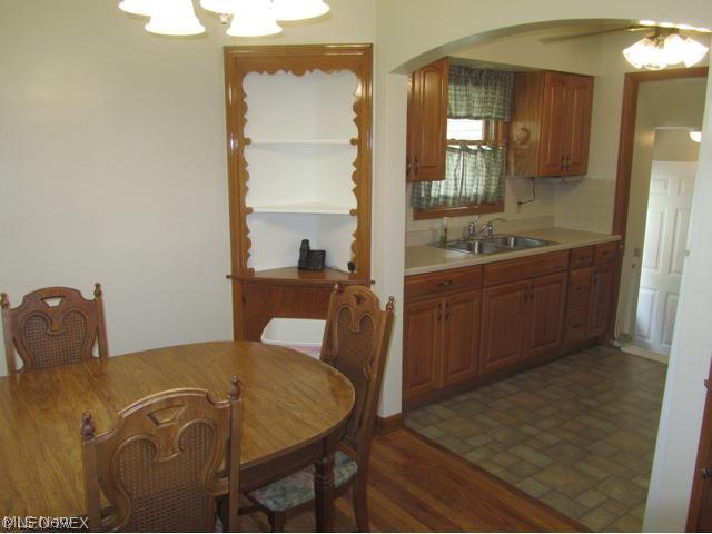 7014 Snow Road Parma, OH 44129 - Photo 7 of 25