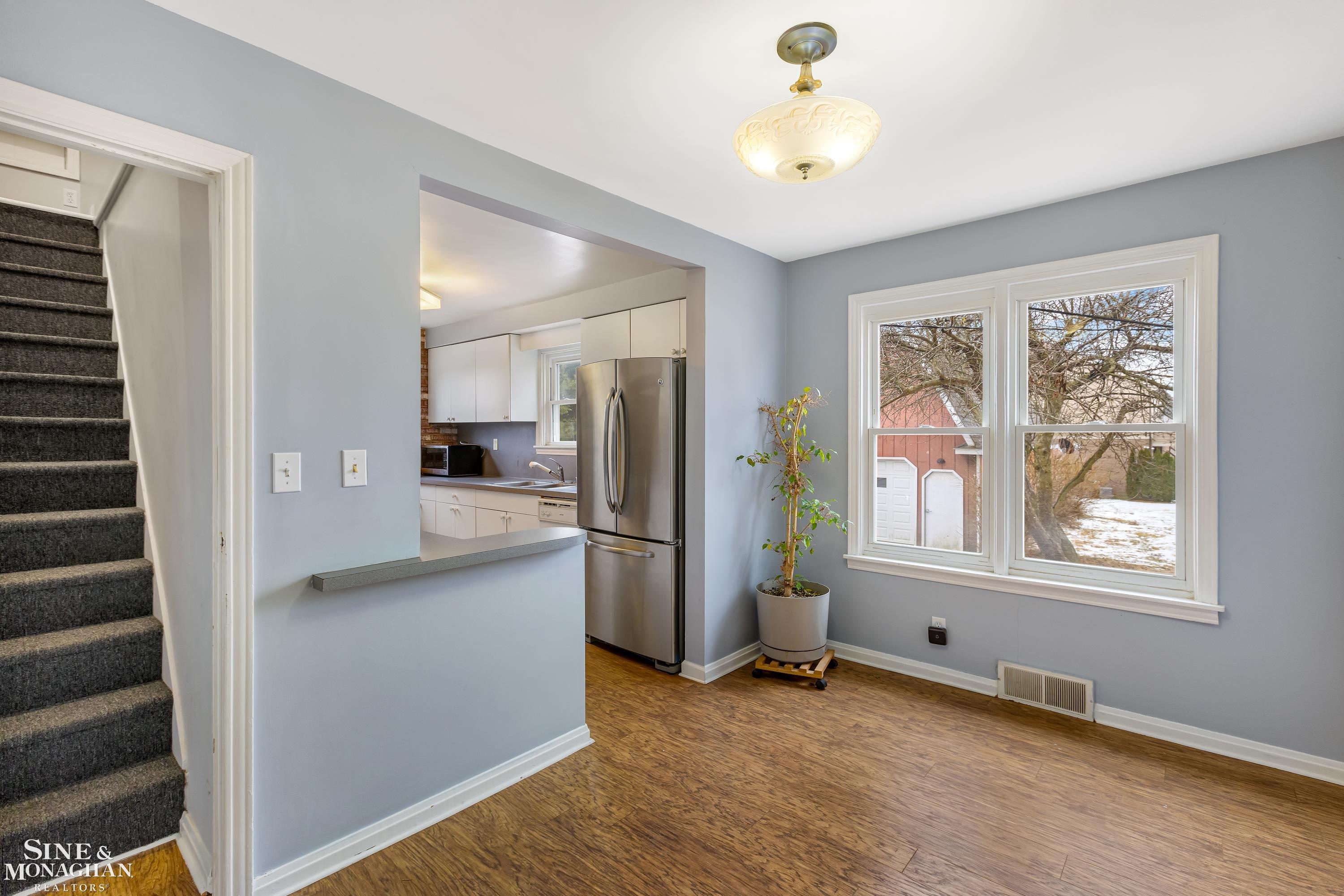 532 East Avon Road Rochester, MI 48307 - Photo 10 of 39 50166275-a68ef5a5-7832-4373-bc78-364557bea56e.JPG