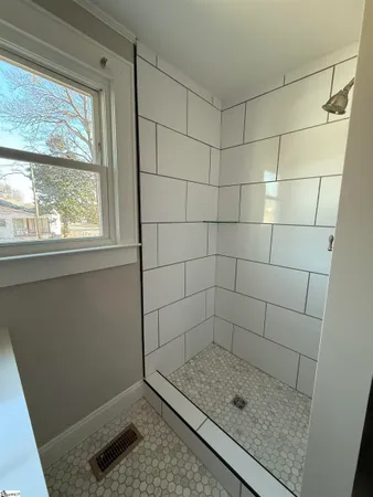 $2,000 | 801 A Perry Road, Greenville, SC 29609