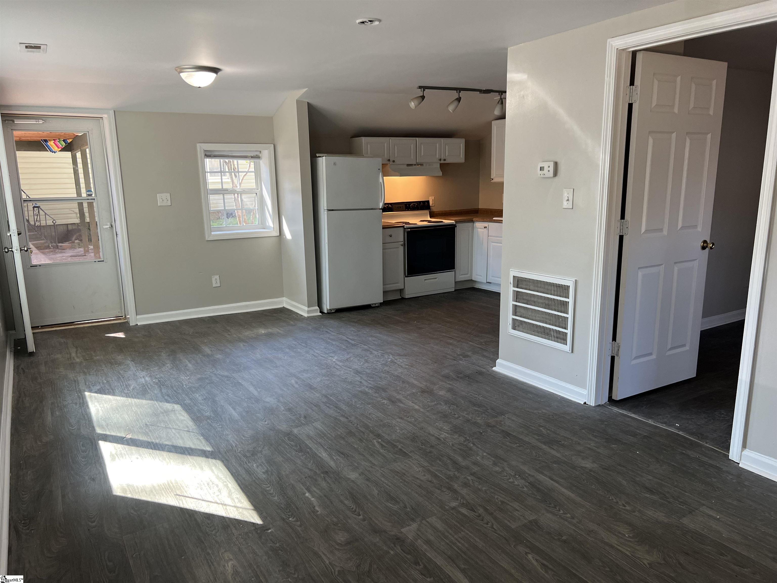 801 Perry Road Greenville, SC 29609 - Photo 13 of 16