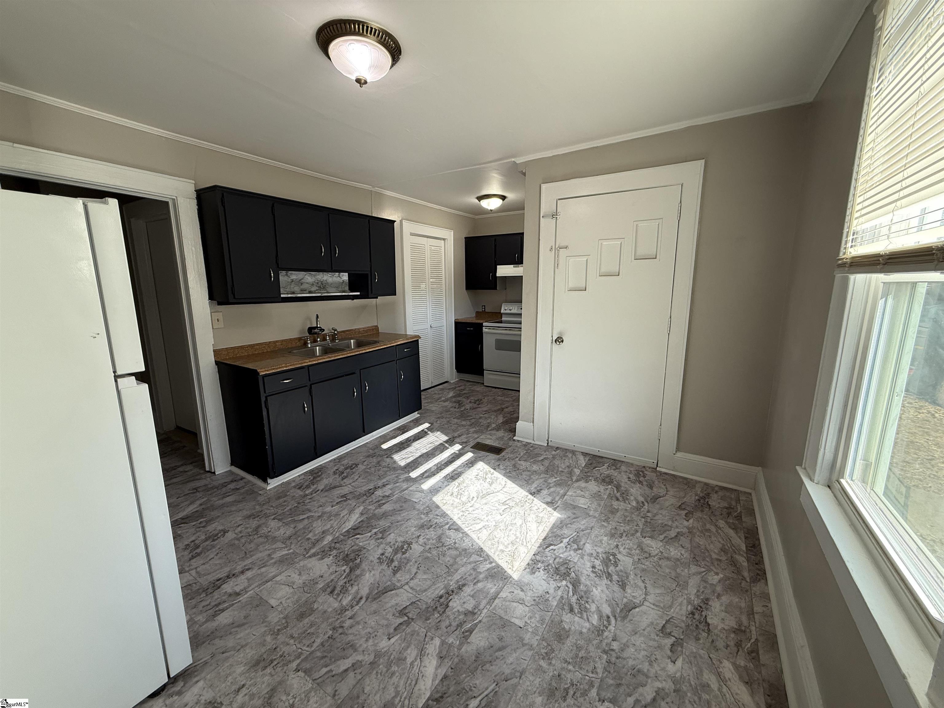 801 Perry Road Greenville, SC 29609 - Photo 2 of 16