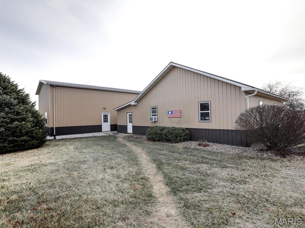 3721 Hawk Point Palmyra, MO 63461 - Photo 11 of 38