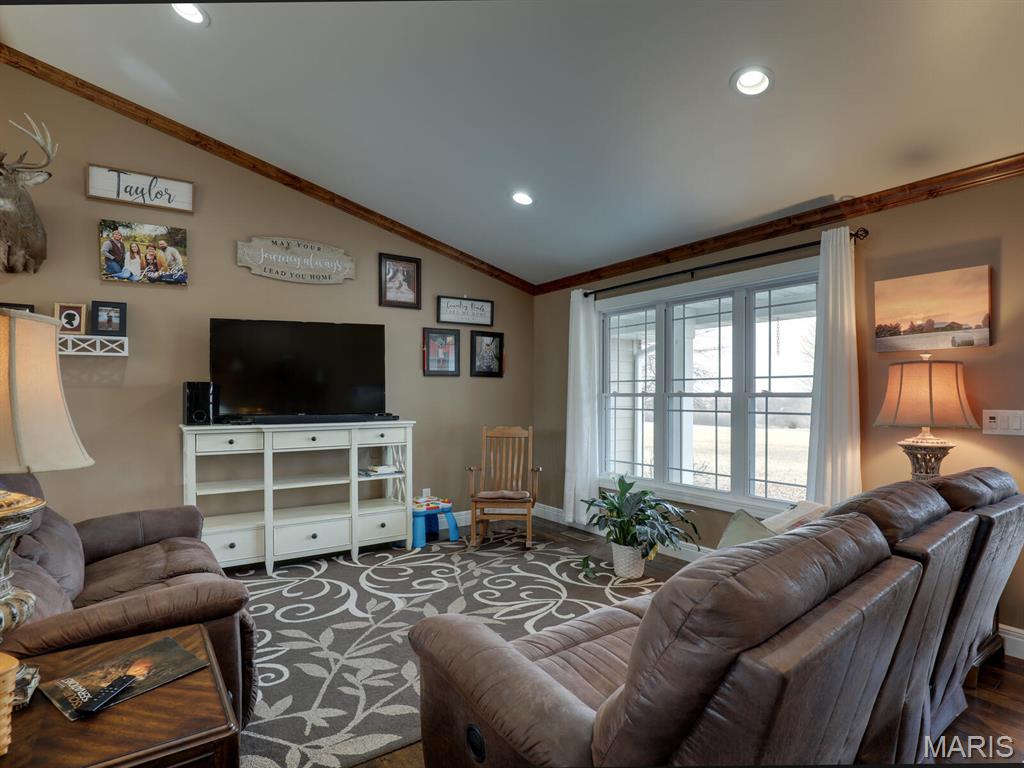 3721 Hawk Point Palmyra, MO 63461 - Photo 19 of 38