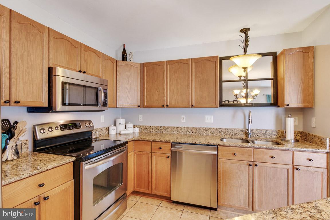 111 Sentry Ridge Smithsburg, MD 21783 - Photo 11 of 35 Spacious kitchen with island