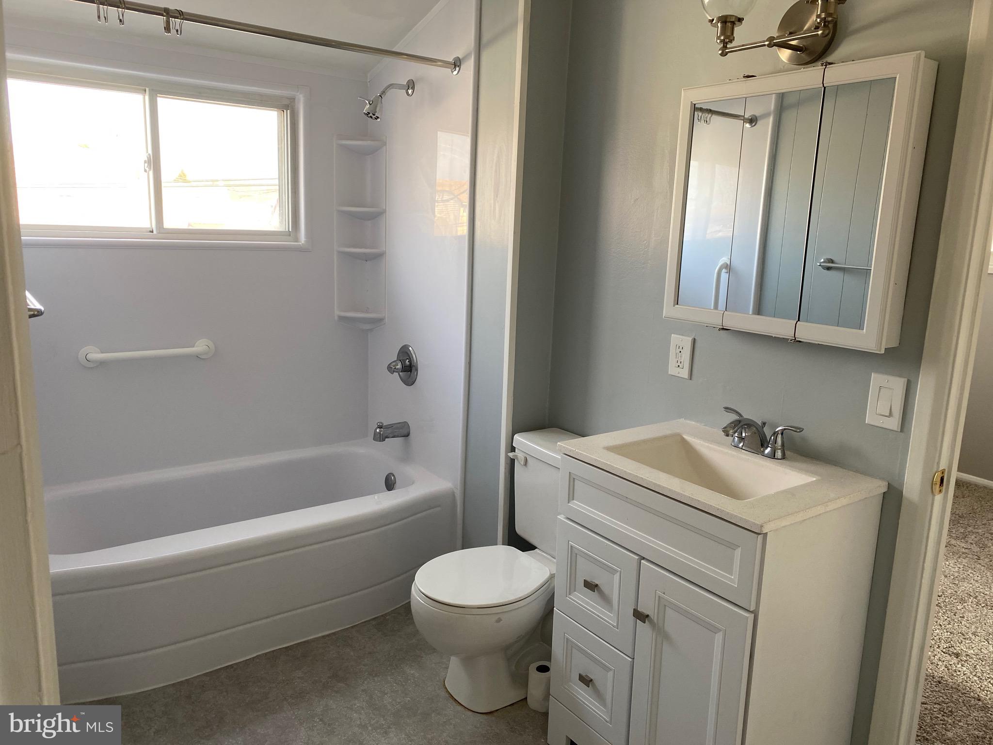 2865 Nautilus Road Philadelphia, PA 19154 - Photo 13 of 22 2nd floor Modern Bath