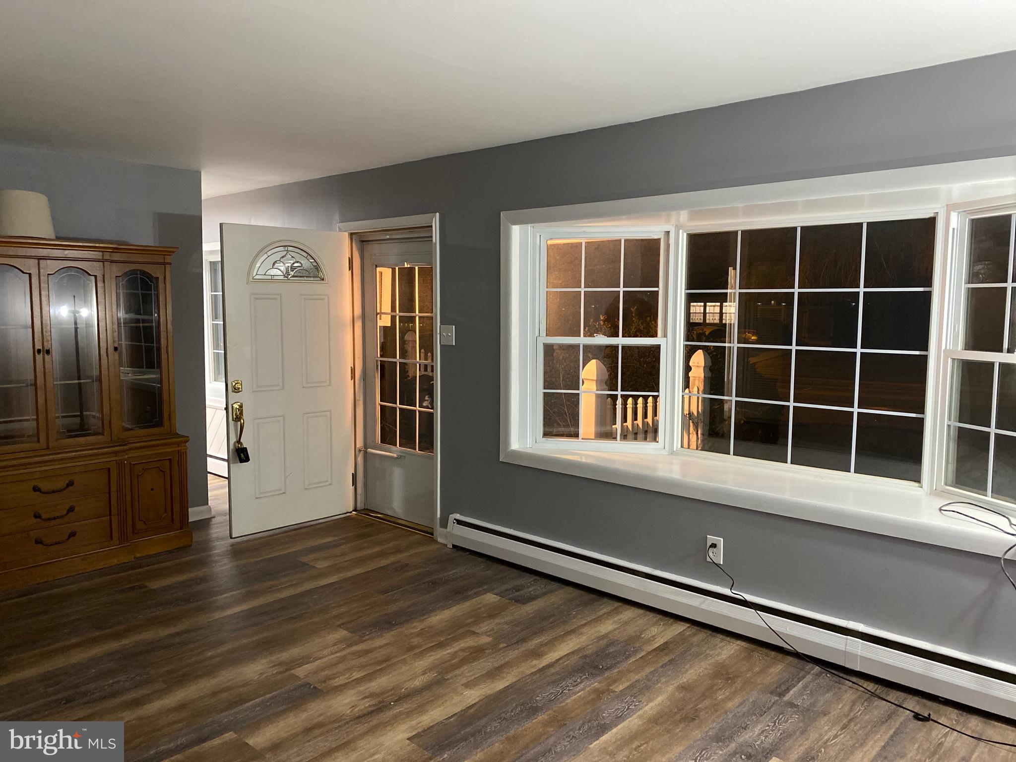 2865 Nautilus Road Philadelphia, PA 19154 - Photo 2 of 22 Living room