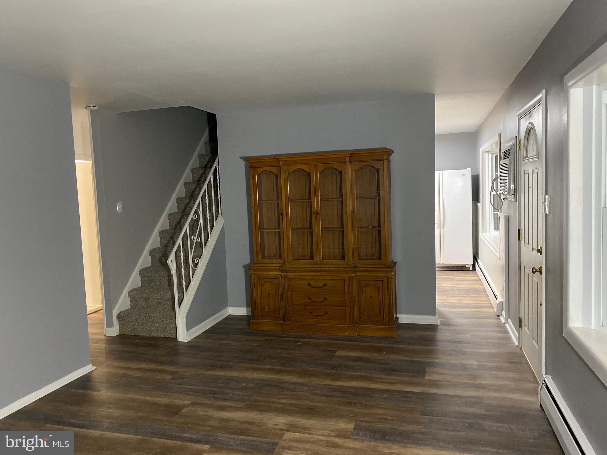 2865 Nautilus Road Philadelphia, PA 19154 - Photo 3 of 22 Living room