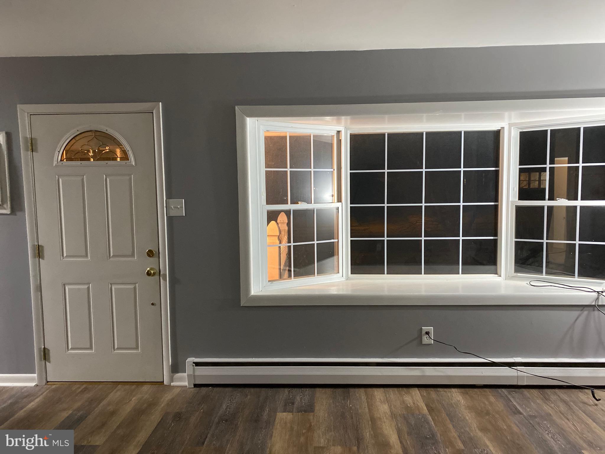 2865 Nautilus Road Philadelphia, PA 19154 - Photo 4 of 22 Living Room front window