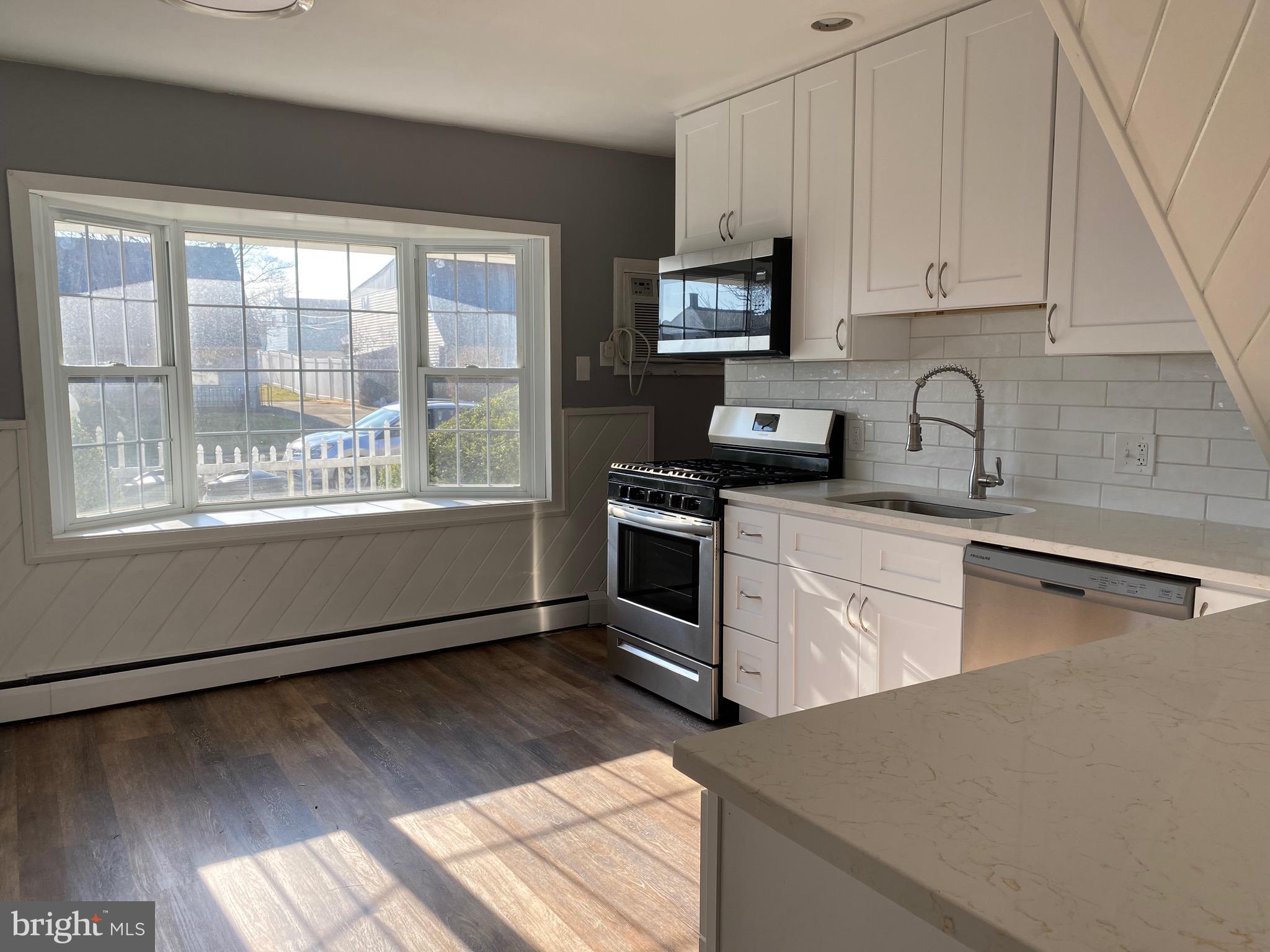 2865 Nautilus Road Philadelphia, PA 19154 - Photo 6 of 22 Modern Kitchen