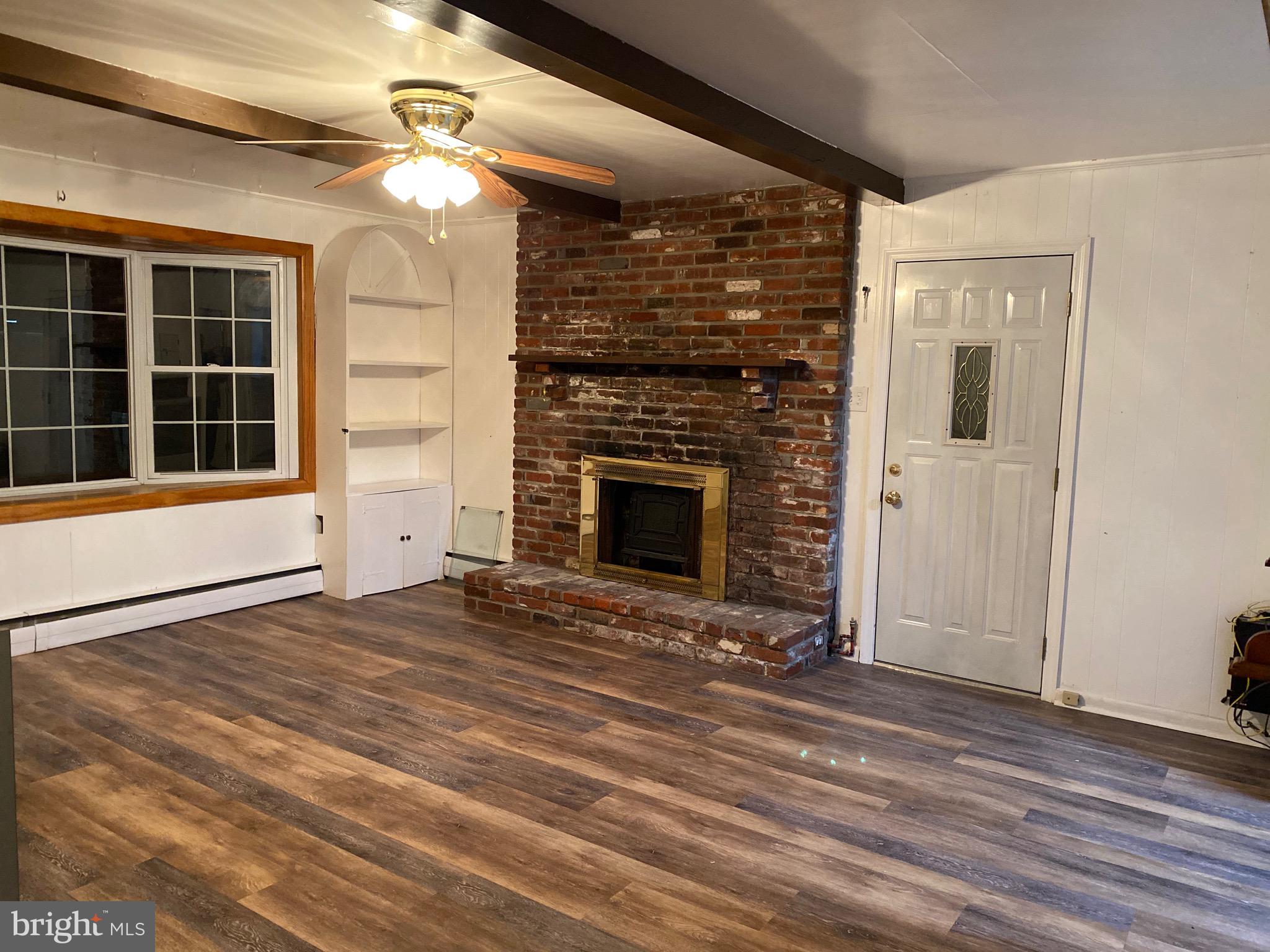 2865 Nautilus Road Philadelphia, PA 19154 - Photo 7 of 22 Family room, with Fireplace