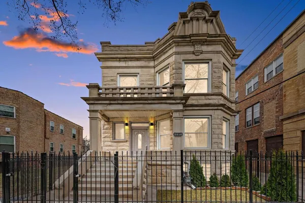 $2,250 | 3816 West Polk Street, Unit 2, Chicago, IL 60624