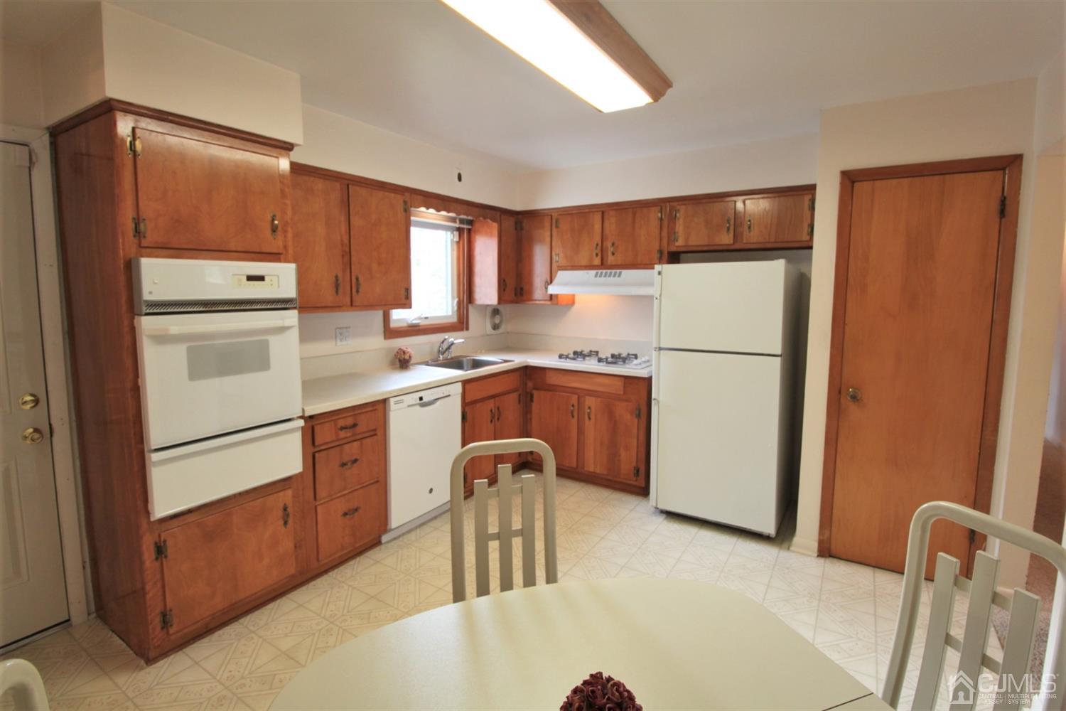 314 Colfax Road North Brunswick, NJ 08902 - Photo 9 of 20 Gallery Image 9