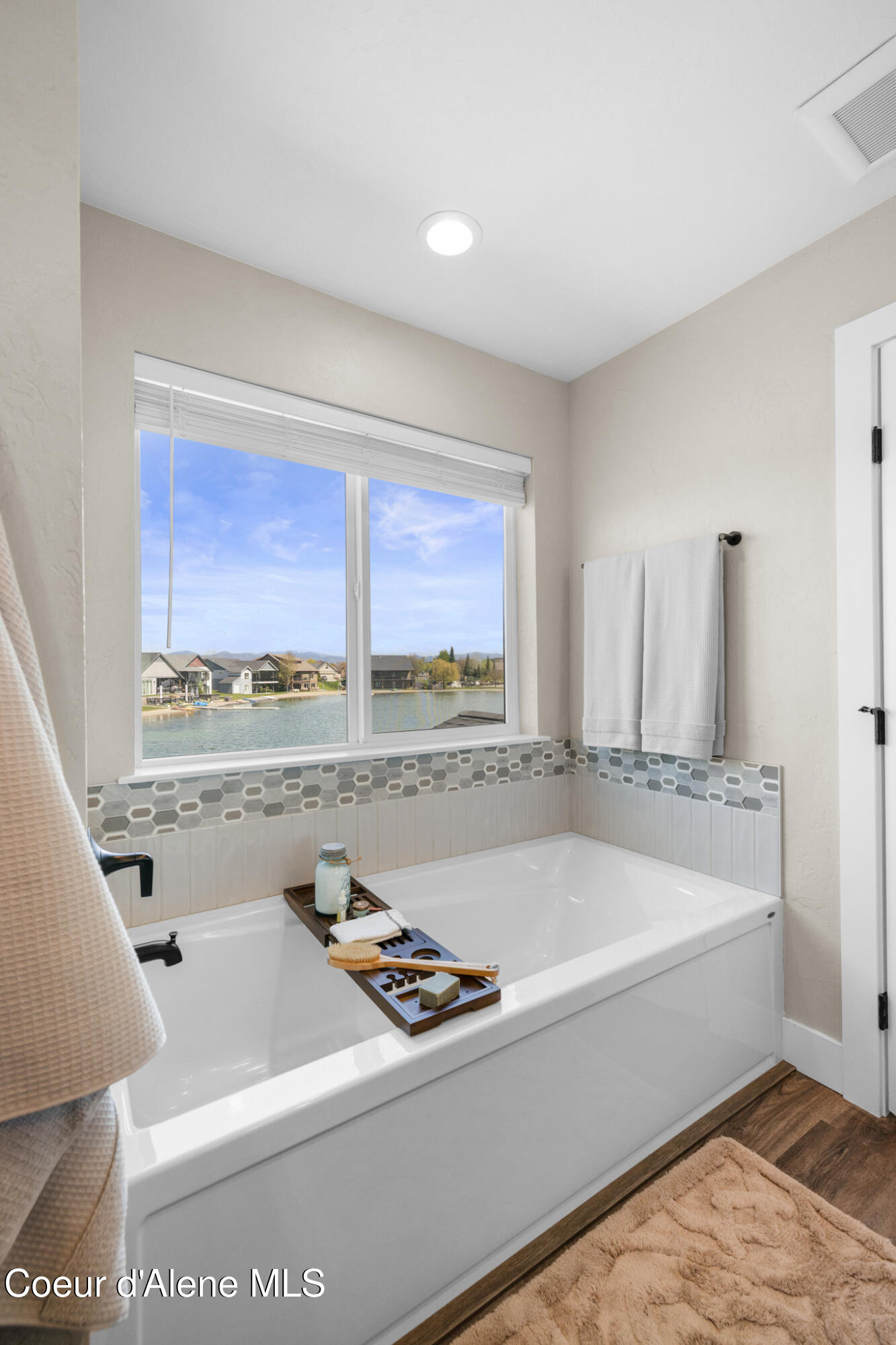 13806 North Treasure Island Court Rathdrum, ID 83858 - Photo 36 of 63 Soaking Tub
