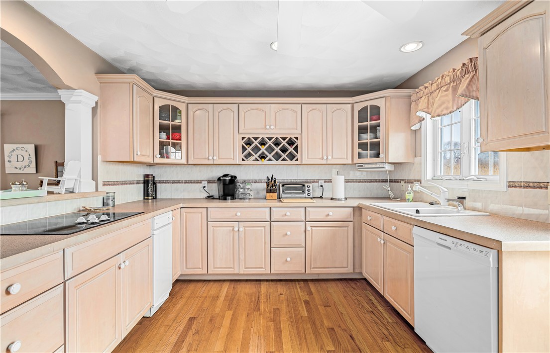 16 Elm Avenue Narragansett, RI 02882 - Photo 31 of 45