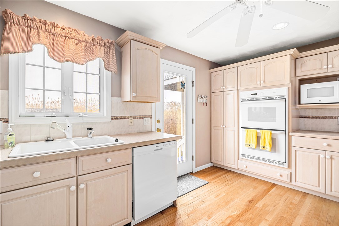 16 Elm Avenue Narragansett, RI 02882 - Photo 34 of 45