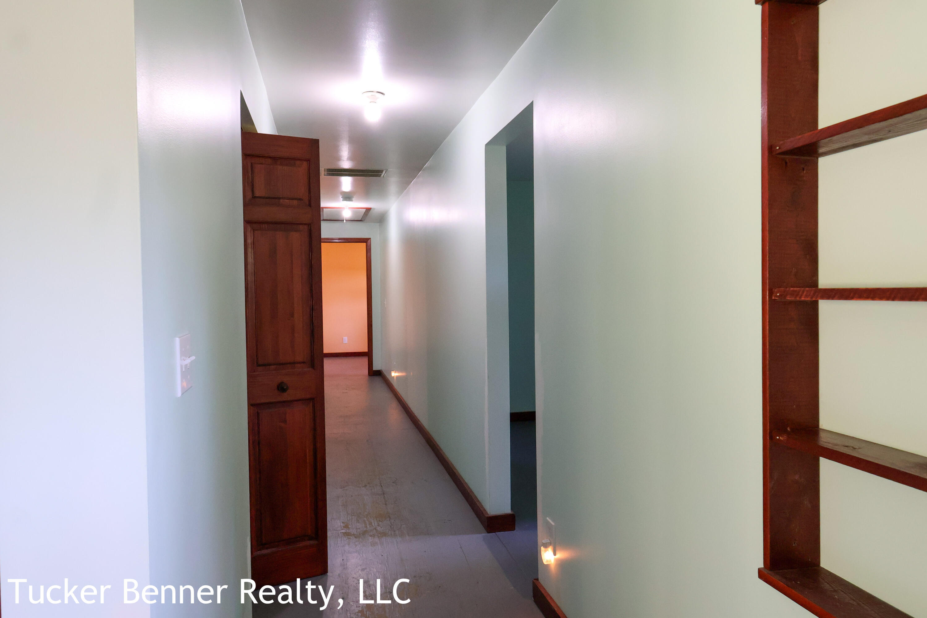 7800 McCain Road Parma, MI 49269 - Photo 15 of 40 Hallway