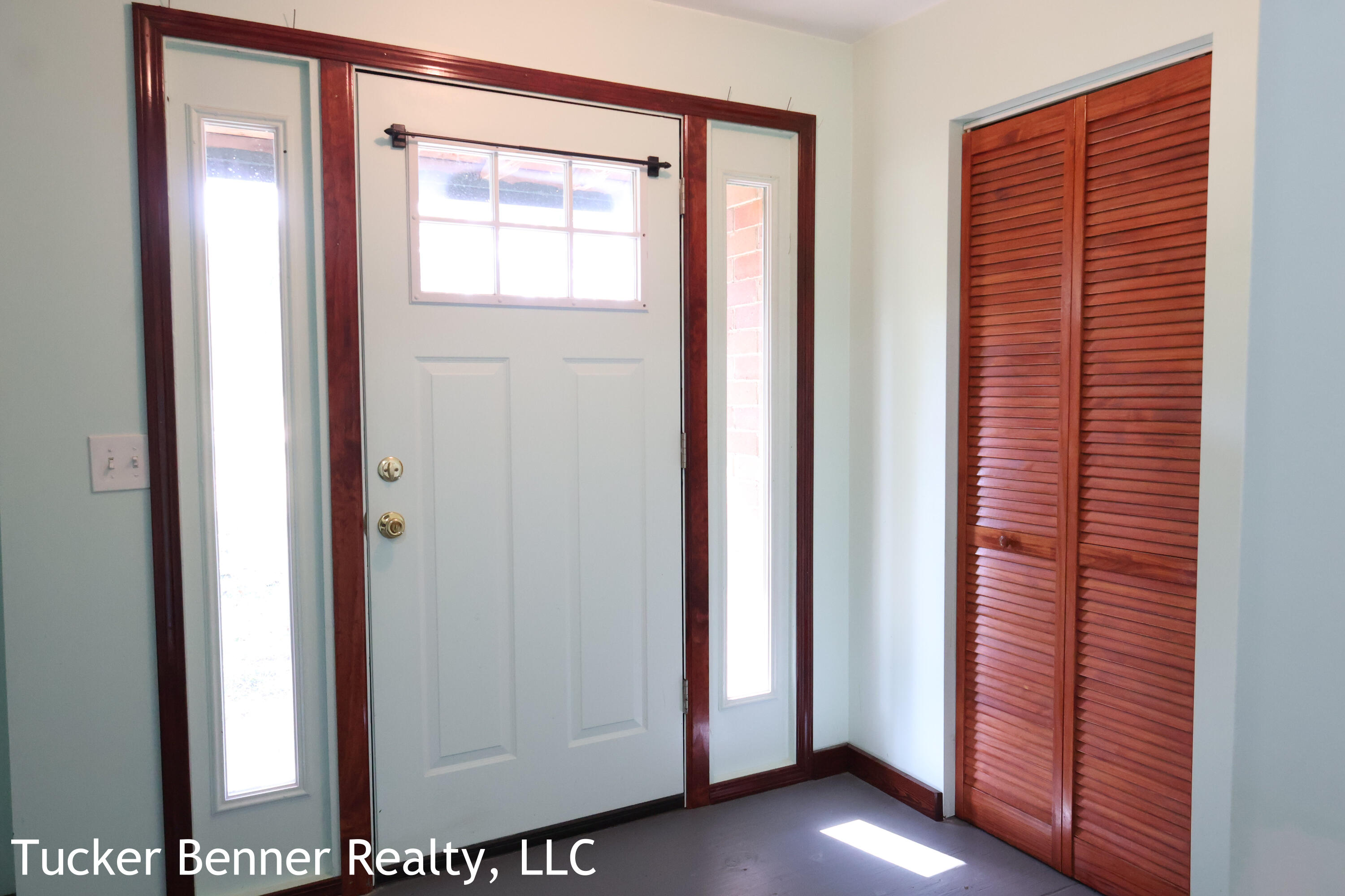 7800 McCain Road Parma, MI 49269 - Photo 16 of 40 Front Entry/Extra Room