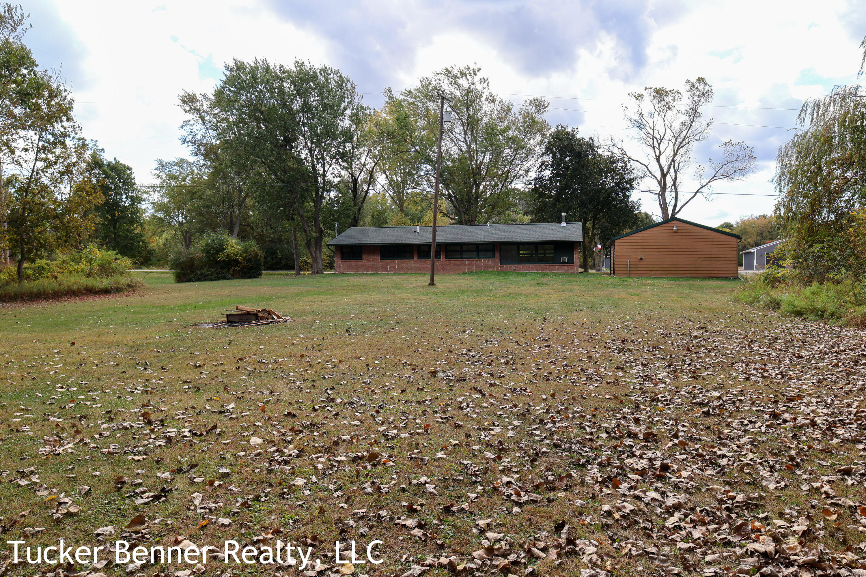 7800 McCain Road Parma, MI 49269 - Photo 2 of 40 Spacious Backyard