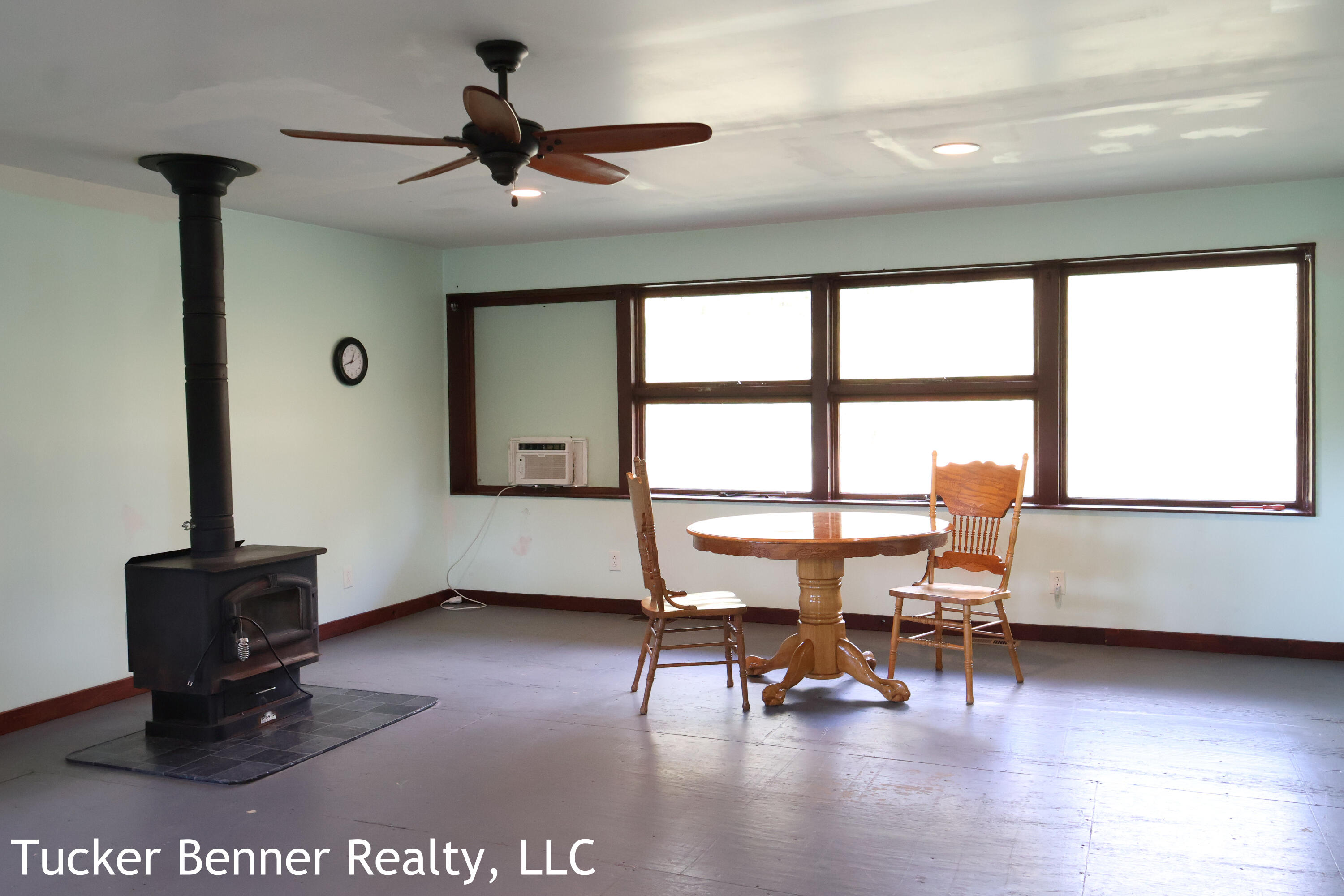 7800 McCain Road Parma, MI 49269 - Photo 7 of 40 Living/Dining Area