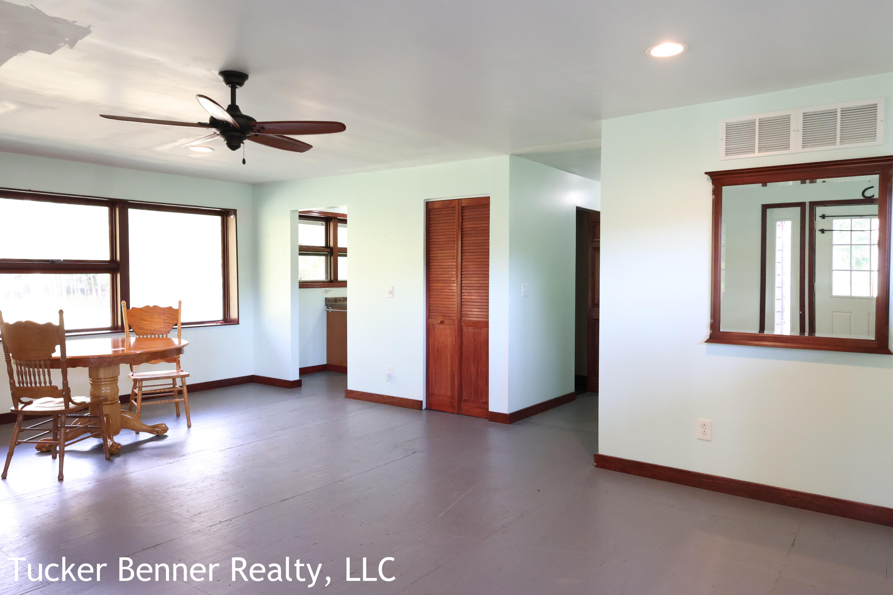 7800 McCain Road Parma, MI 49269 - Photo 9 of 40 Living/Dining