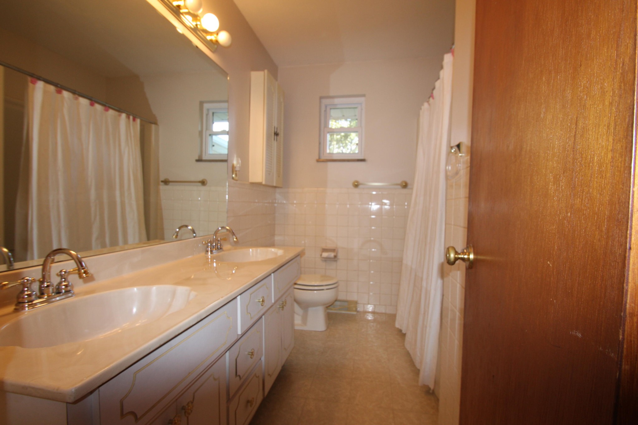 119 North Seneca Road Oak Ridge, TN 37830 - Photo 12 of 20 a bathroom with a granite countertop sink and a mirror