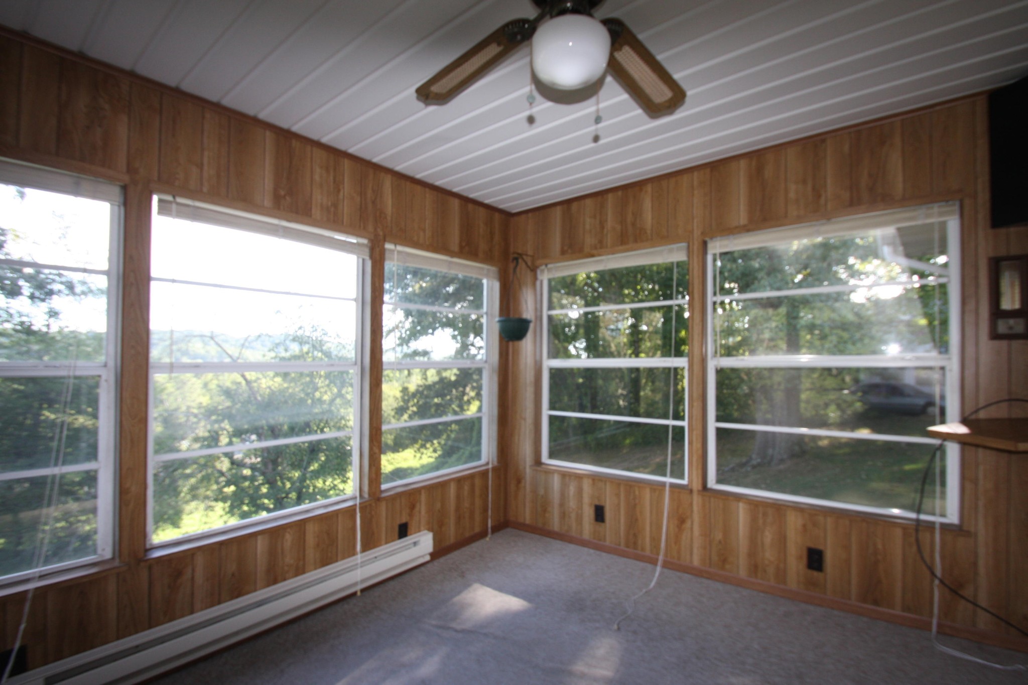 119 North Seneca Road Oak Ridge, TN 37830 - Photo 8 of 20 a room with window
