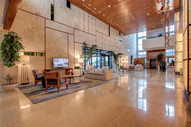 $600,000 | 6801 Collins Avenue, Unit 510, Miami Beach, FL 33141