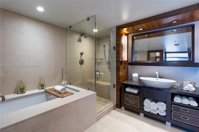 $600,000 | 6801 Collins Avenue, Unit 510, Miami Beach, FL 33141