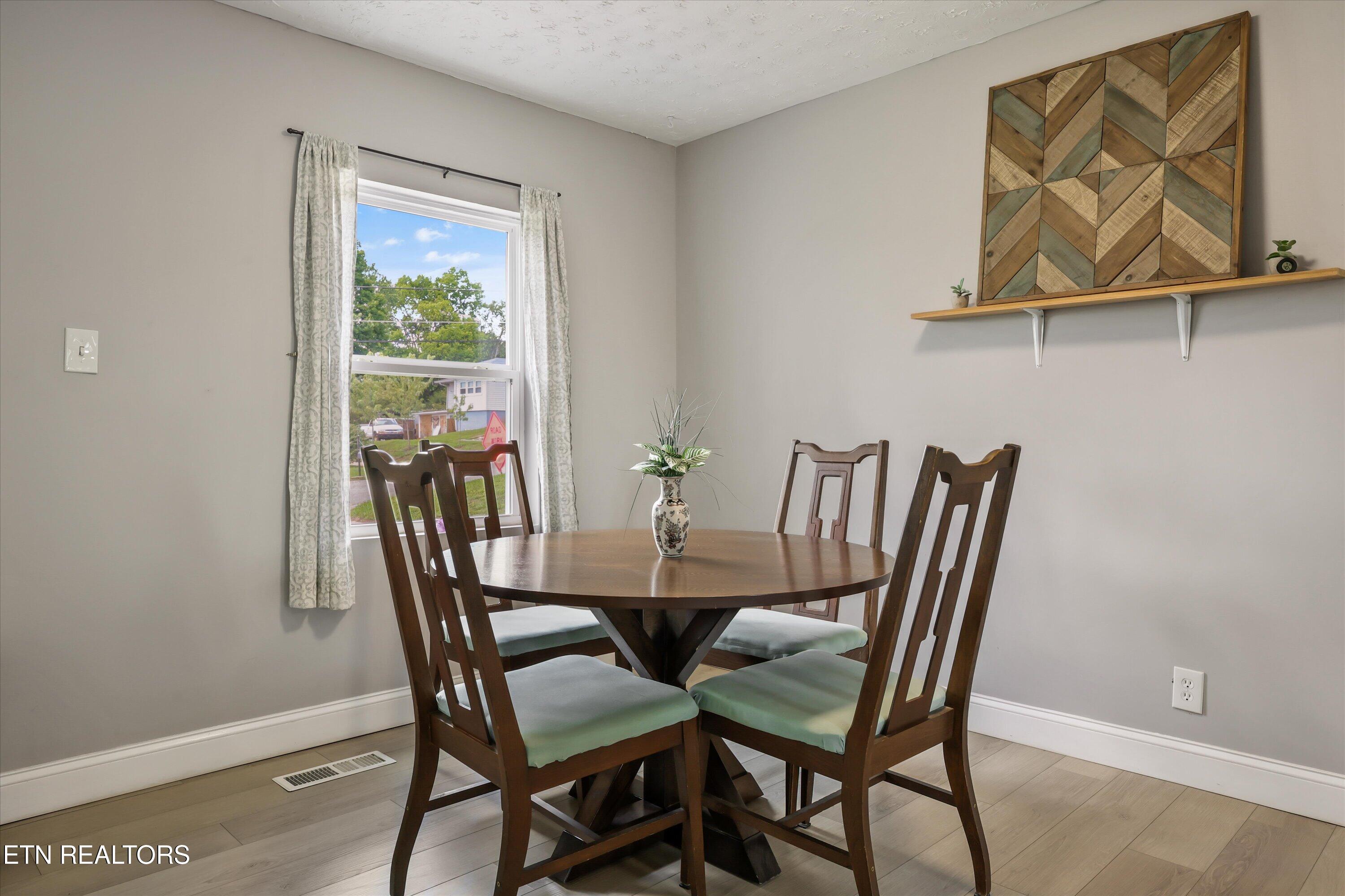 5604 Kentwood Road Knoxville, TN 37912 - Photo 9 of 34 Dining Area