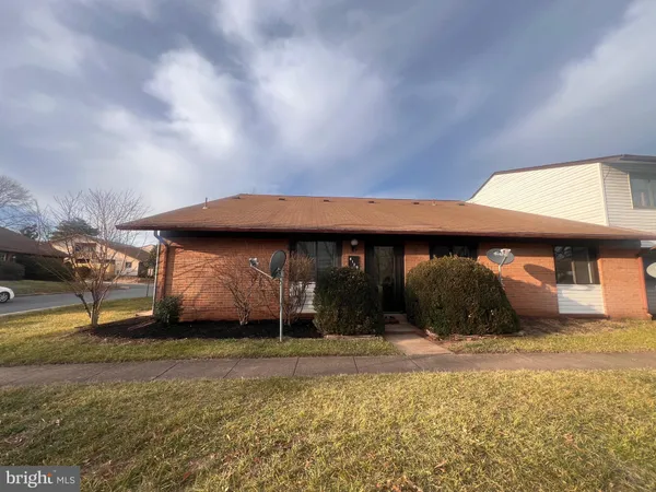 $300,000 | 4129 Meadowland Court, Chantilly, VA 20151