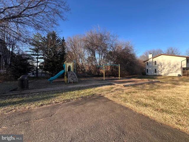 $280,000 | 4129 Meadowland Court, Chantilly, VA 20151