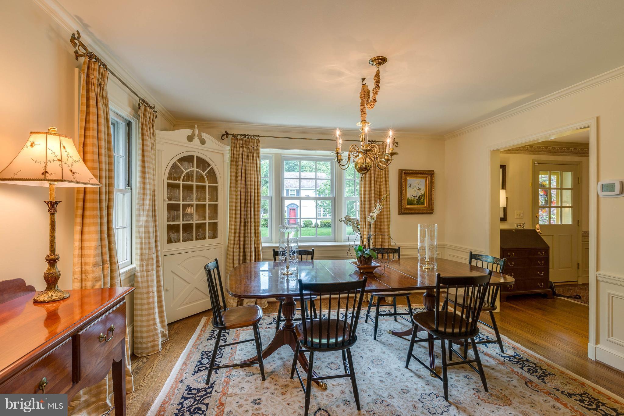 704 Sussex Road Baltimore, MD 21286 - Photo 5 of 30 Dining Room with room to comfortably seat eight.