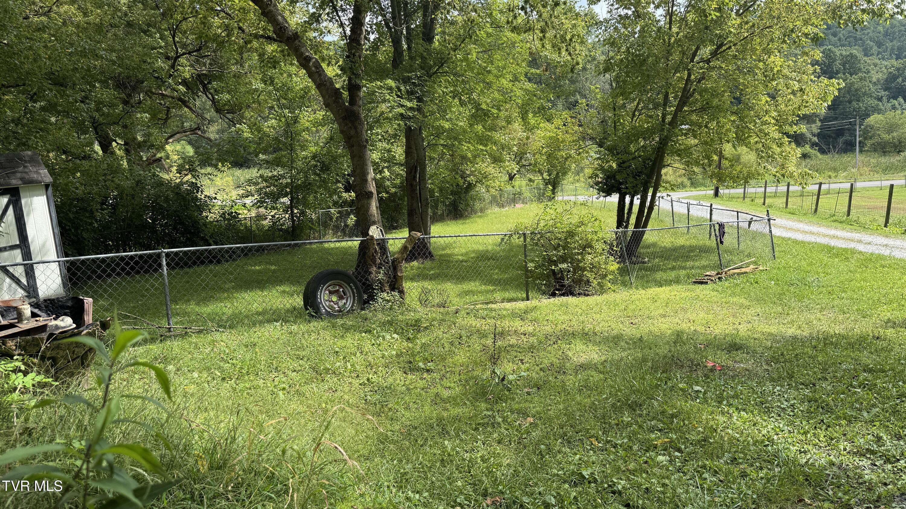 6525 Cherokee Road Wise, VA 24293 - Photo 10 of 29 FRONT YARD WITH ROAD