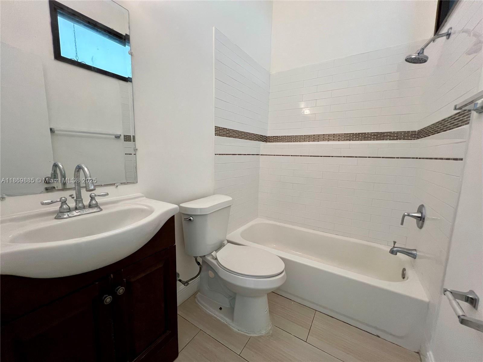 Snapper Creek Townhouses Miami, FL 33173 - Photo 18 of 20 a bathroom with a sink toilet and bathtub