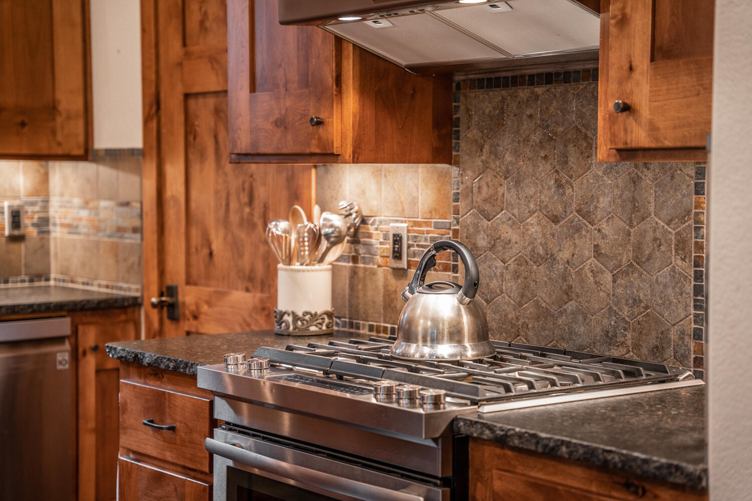 60496 Snap Shot Loop Bend, OR 97702 - Photo 11 of 42 Chefs kitchen with huge pantry.