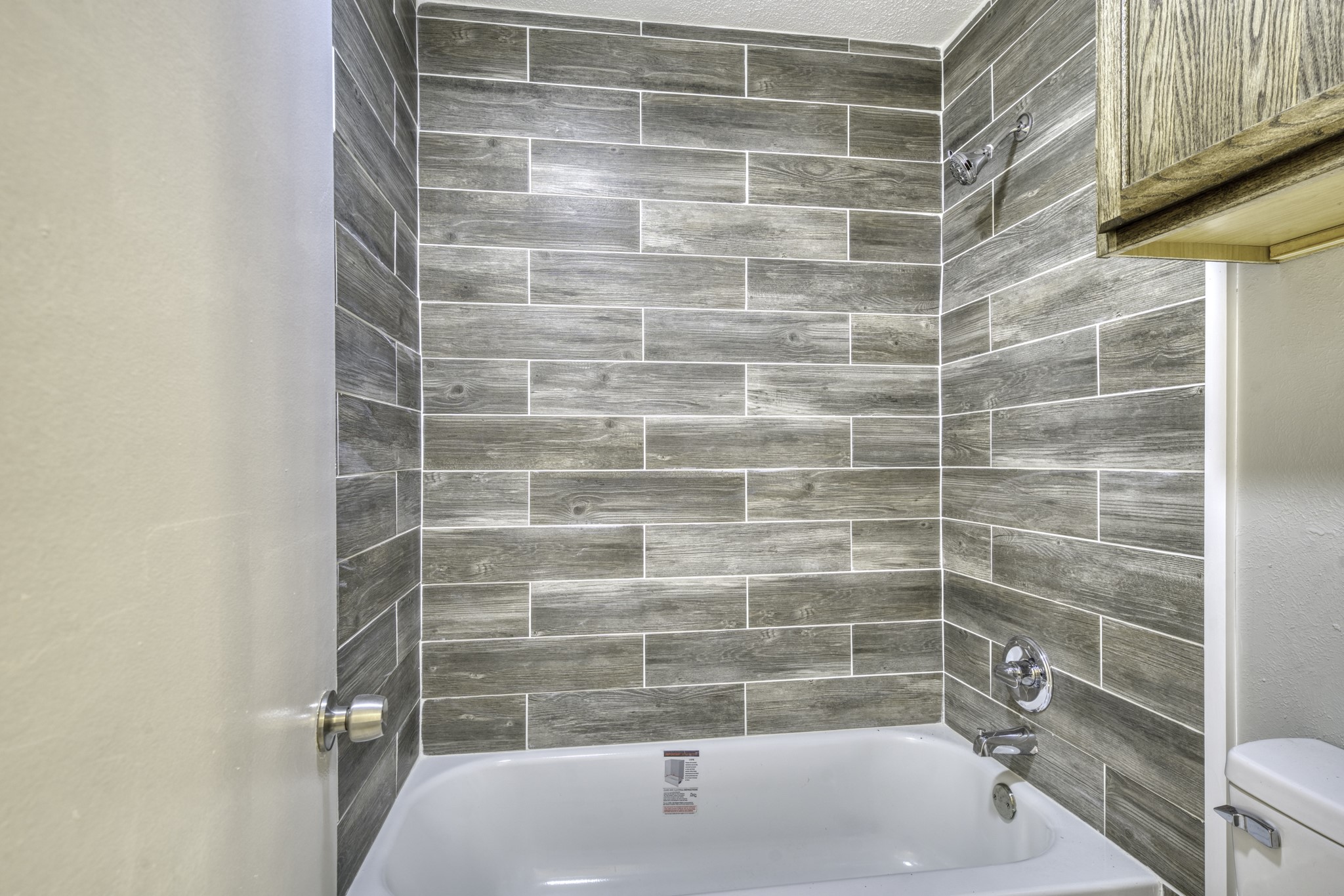 2000 Kazmeier Plaza Bryan, TX 77802 - Photo 22 of 23 a bathroom with a bathtub
