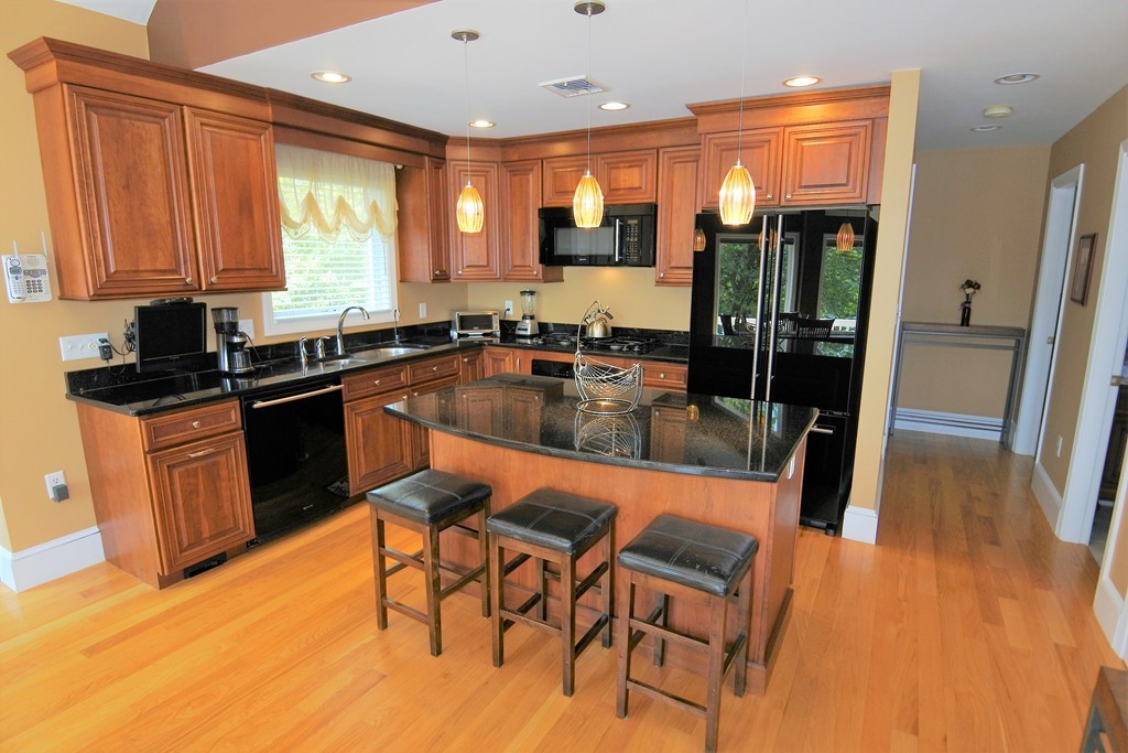 10 Ryan Road Lynnfield, MA 01940 - Photo 6 of 12 Gallery Image 6