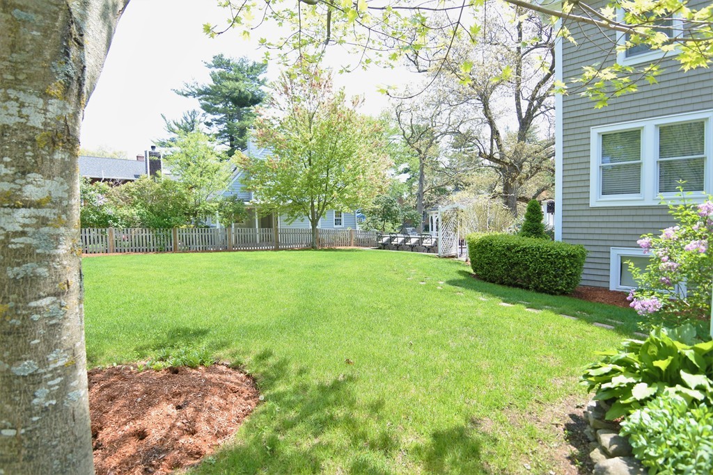 10 Ryan Road Lynnfield, MA 01940 - Photo 8 of 12 Gallery Image 8