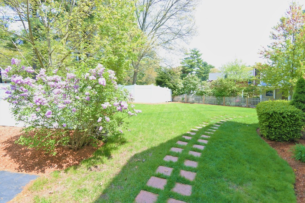 10 Ryan Road Lynnfield, MA 01940 - Photo 9 of 12 Gallery Image 9